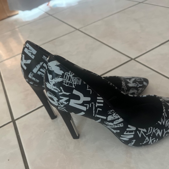 Women’s High Heel Shoes - Picture 2 of 4